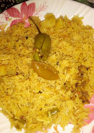 A picture of Aloo ki tahiri.