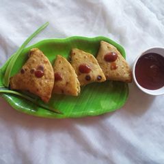 A picture of Roti Samosa.