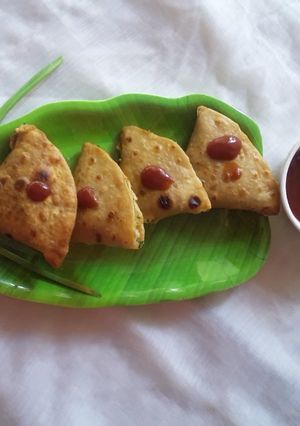 A picture of Roti Samosa.