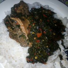 A picture of White rice/uggu soup.