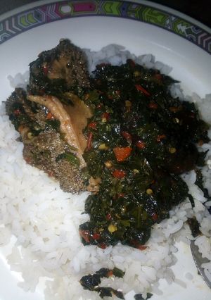 A picture of White rice/uggu soup.