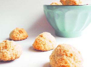 Una foto de Coquitos fáciles, rápidos, deliciosos, húmedos, sin harina ni lactosa. Sólo 3 ingredientes! (APTO CELÍACOS)