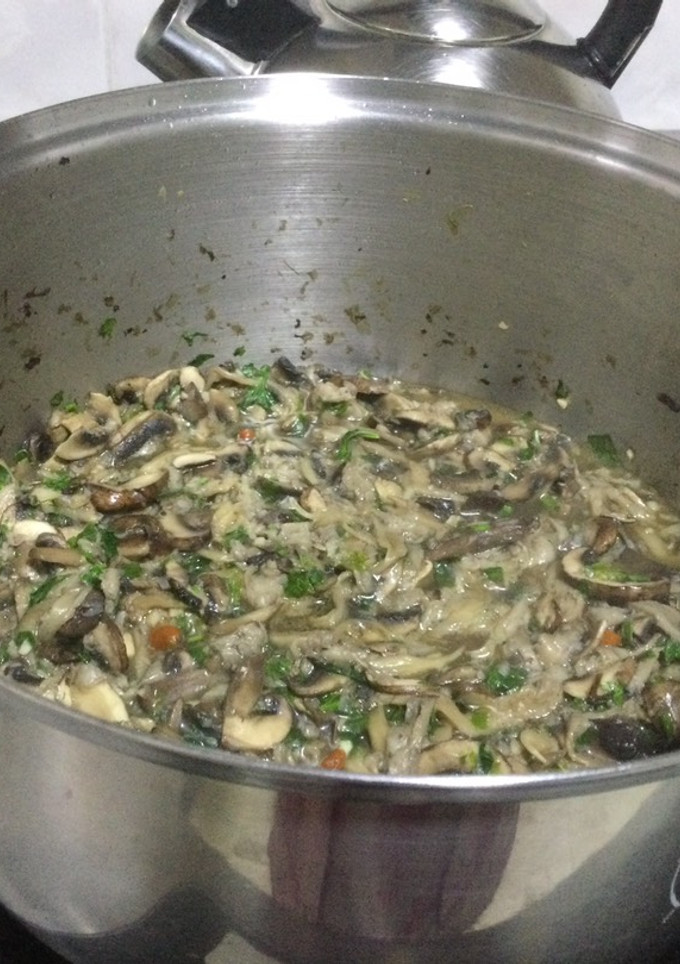 Una foto de Hongos al ajillo