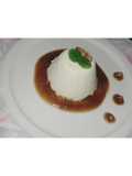 Panna cotta de coco con coulis de tamarindo con mezcal Oaxaqueño