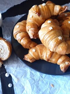 Foto di Cornetti al miele e limone con lievito madre vegan