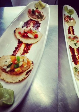 Una foto de Pescado zarandeado con pico de gallo