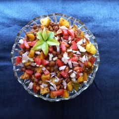 A picture of Potato chana chaat.