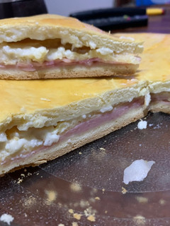 Una foto de Torta de fiambre con salsa blanca