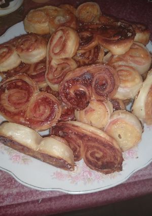 Una foto de Palmeritas agridulces con jamón y queso
