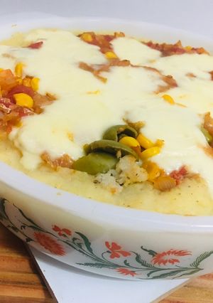 Una foto de PASTEL🥘 DE 🌽CHOCLO🌽Y 🐟MERLUZA🐟 🥫#enlatadas!!🥫🌽🥫🐟
