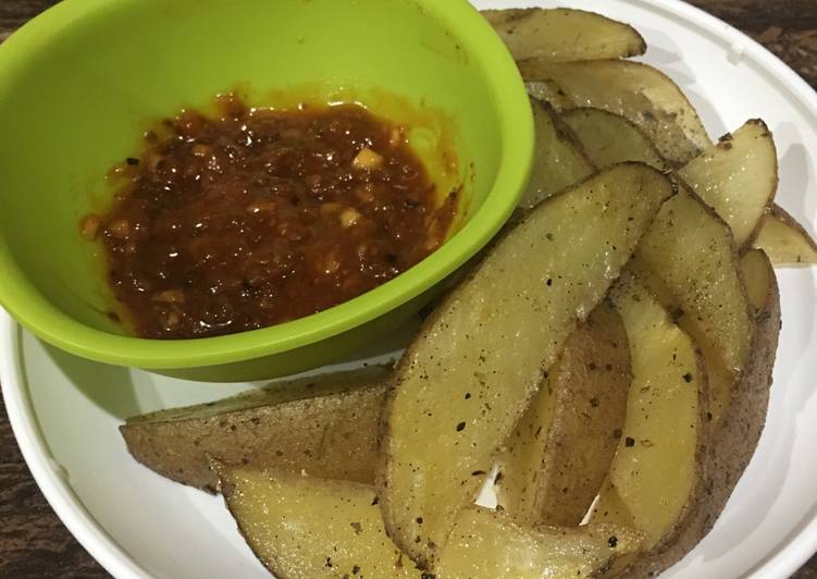 Easiest Way to Prepare Perfect Baked Potato Wedges With Spicy Sauce