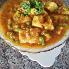 A picture of Punjabi style Mattar paneer.