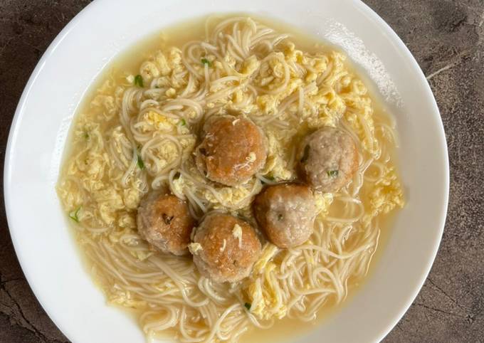 Resep Misoa meatballs kuah telor yang Lezat Sekali