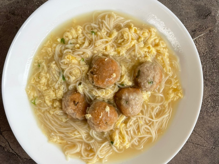 Resep Misoa meatballs kuah telor yang Lezat Sekali