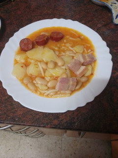 Una foto de Papas, judiones y fideos con sacramentos