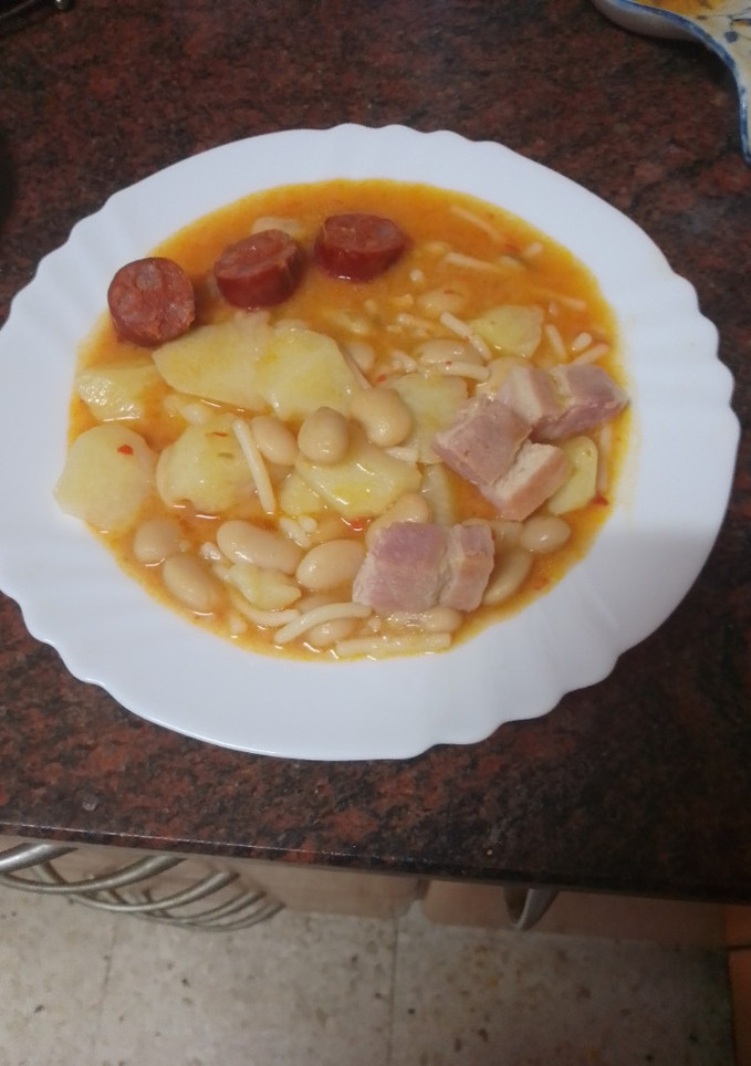 Una foto de Papas, judiones y fideos con sacramentos