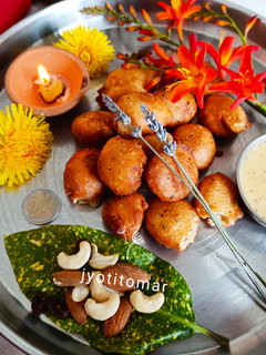 मीठे पुए (Mithe Pue recipe in Hindi) रेसिपी मुख्य फोटो