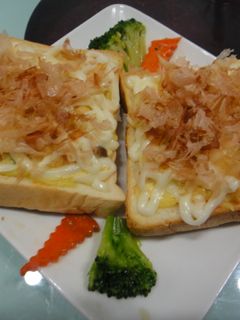 【歡樂親子料理】章魚燒吐司pizza 的食譜成品照片