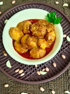 લસણિયા બટાકા (Lasaniya Bataka Recipe In Gujarati) રેસીપી મુખ્ય ફોટો
