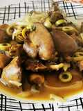 Fegatini di pollo, cipolla e olive