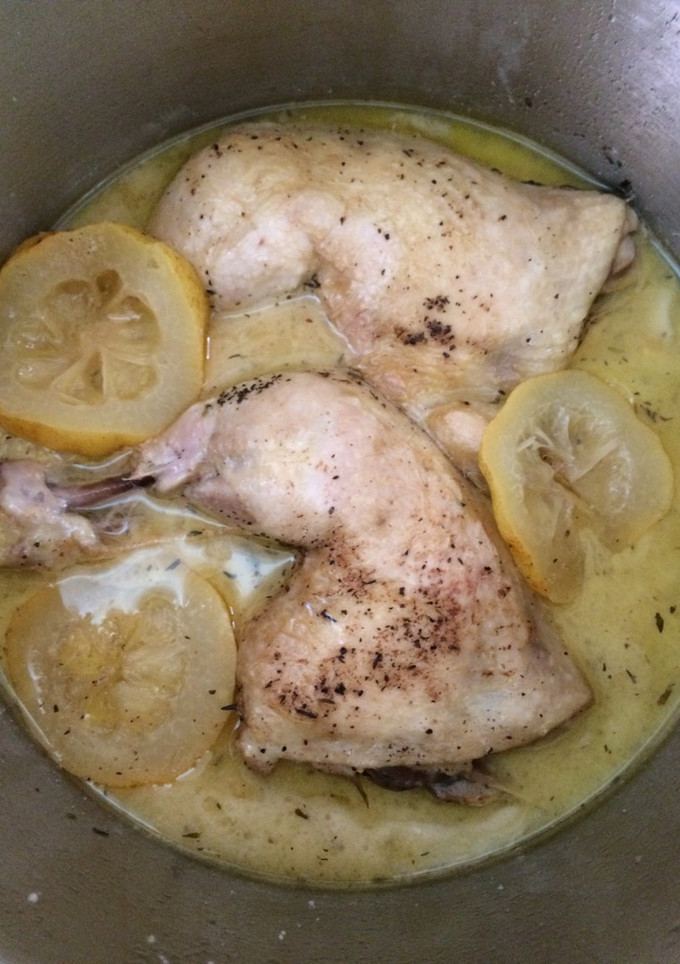 Una foto de Pollo guisado en salsa de ajo y limón (olla exprés)