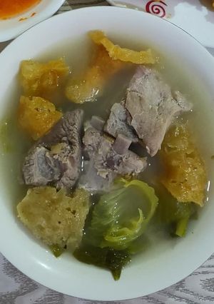 A picture of Pork ribs sour soup.