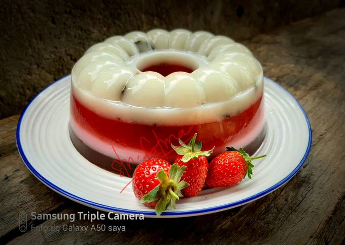 Bagaimana Menyiapkan Pudding chocolatos lapis stroberi yang Bikin Ngiler