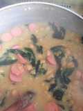 Garbanzos con espinacas y salchichas