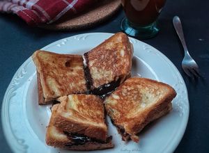 Foto resep Roti Bakar Selai Strawberry & Meises Cokelat