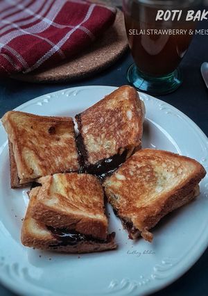 Foto resep Roti Bakar Selai Strawberry & Meises Cokelat