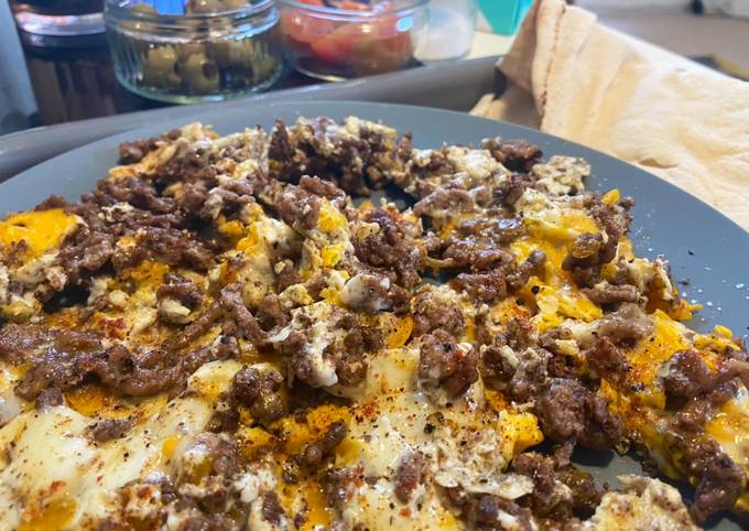 Eggs and minced meat بيض ولحمة