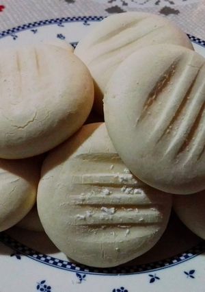 A picture of Sequilhos de Brasil (Brazilian Cornstarch Cookies).