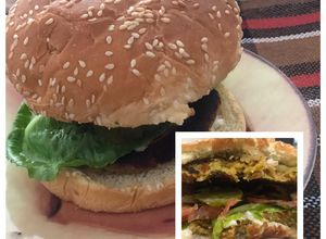 Una foto de Hamburguesa vegetariana con falafel de lenteja roja
