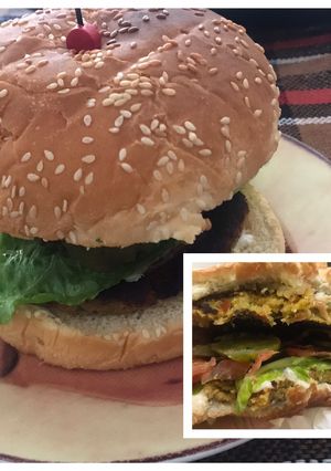 Una foto de Hamburguesa vegetariana con falafel de lenteja roja