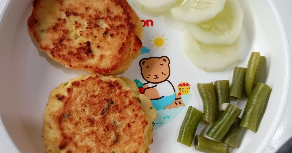 H231. Perkedel Kentang Ayam, Timun dan Buncis Kukus (13 month+)