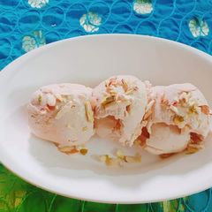 A picture of Gur ice cream.