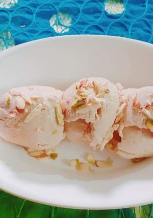 A picture of Gur ice cream.