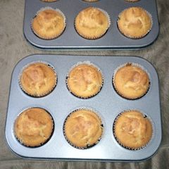 A picture of Vanilla cupcakes.