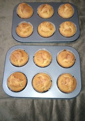 A picture of Vanilla cupcakes.