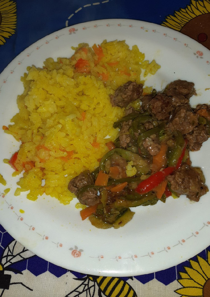 Una foto de Chapsui de carne con arroz al curry 😋
