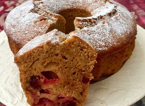 Foto di Ciambellone ai frutti rossi(Ricetta leggera)