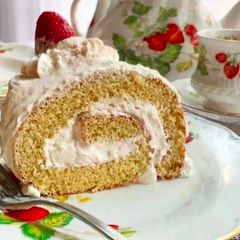 A picture of Einkorn maple roll cake.
