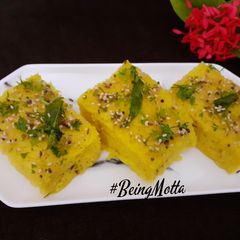 A picture of Dudhi Khaman Dhokla.