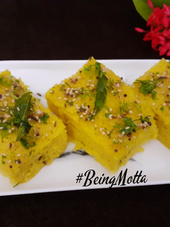 A picture of Dudhi Khaman Dhokla.