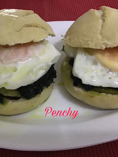 Una foto de Bocaditos de espinacas con ajos tiernos y huevo