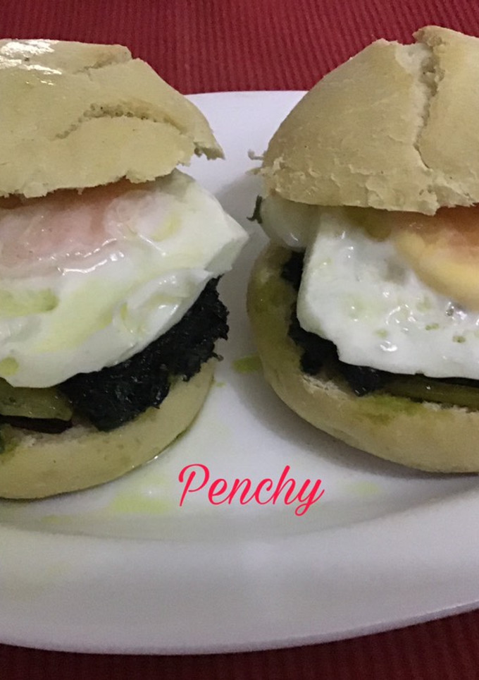 Una foto de Bocaditos de espinacas con ajos tiernos y huevo