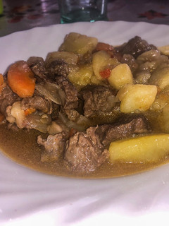 Una foto de Estofado de ternera y patatas🍲
