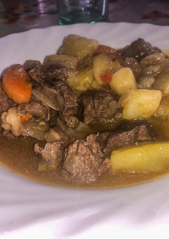 Una foto de Estofado de ternera y patatas🍲