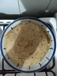Una foto de Panqueques salados de harina integral y avena