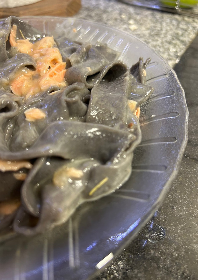 Una foto de Salsa de manteca y salmón ahumado